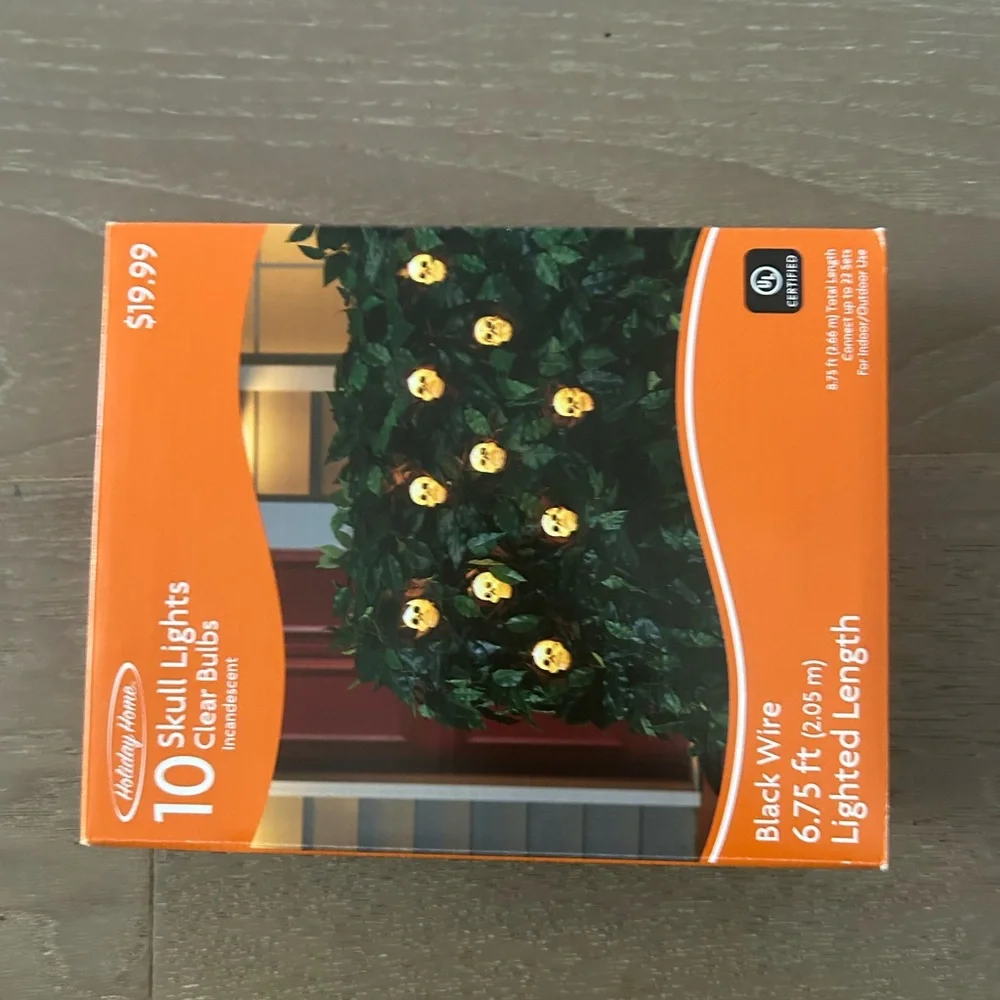 Holiday Home 10 skull lights clear bulbs. NWT